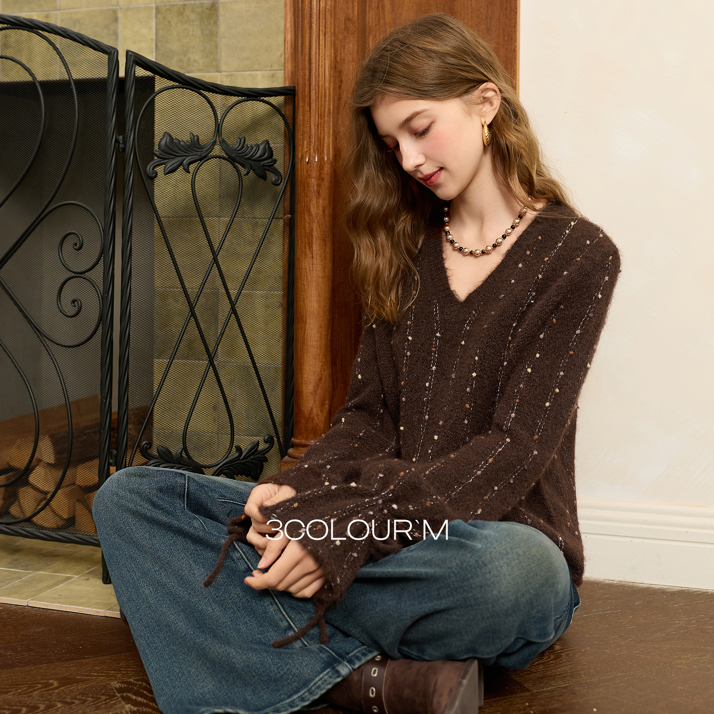 三彩2025冬季新款彩色条纹针织衫V领毛衫套头衫喇叭袖复古M