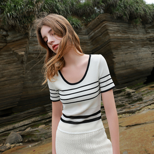 ibudu2025夏季新款条纹针织衫U领撞色修身毛衫短款女