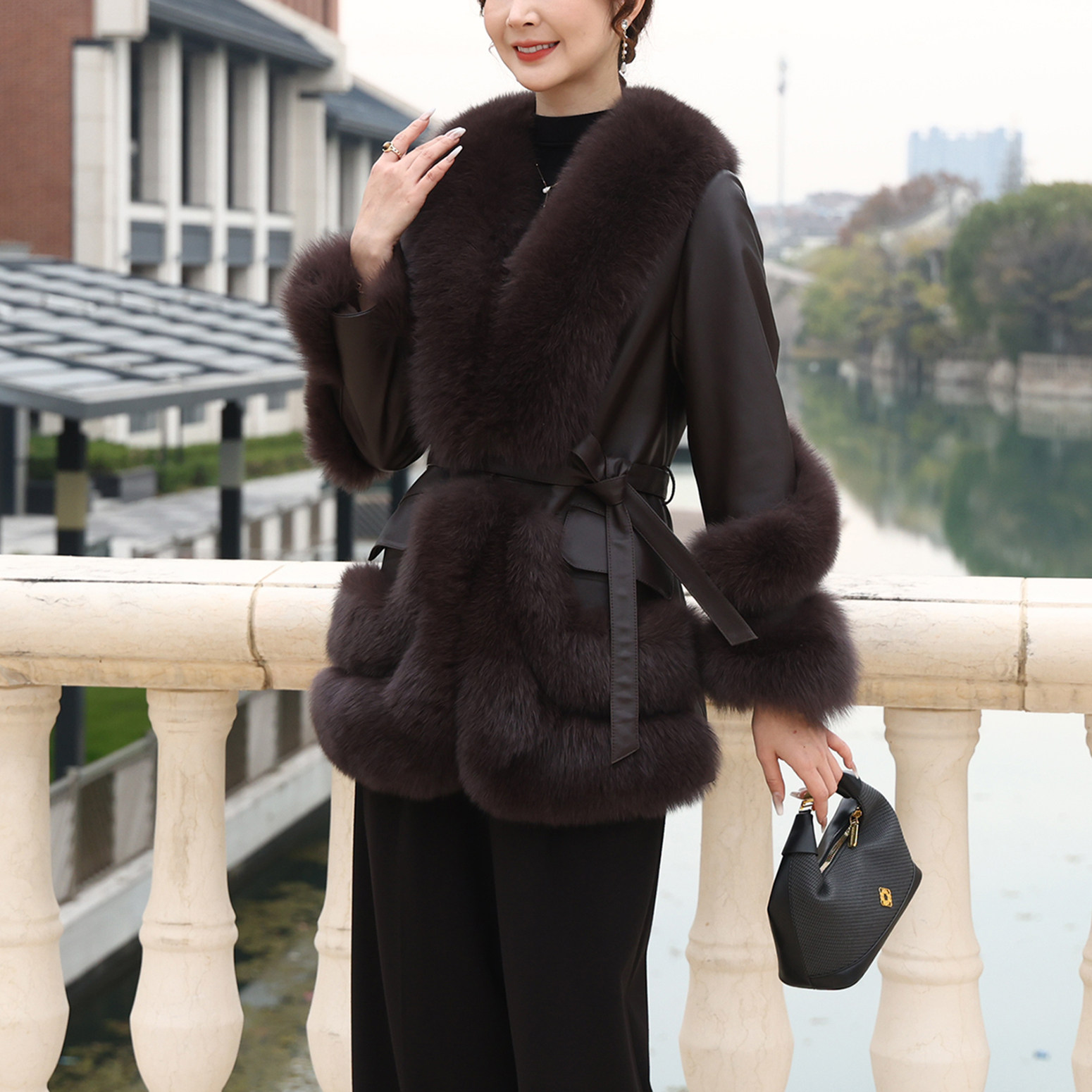 2025冬季新款海宁整皮狐狸毛皮草女中长款绵羊皮内胆鹅绒保暖外套