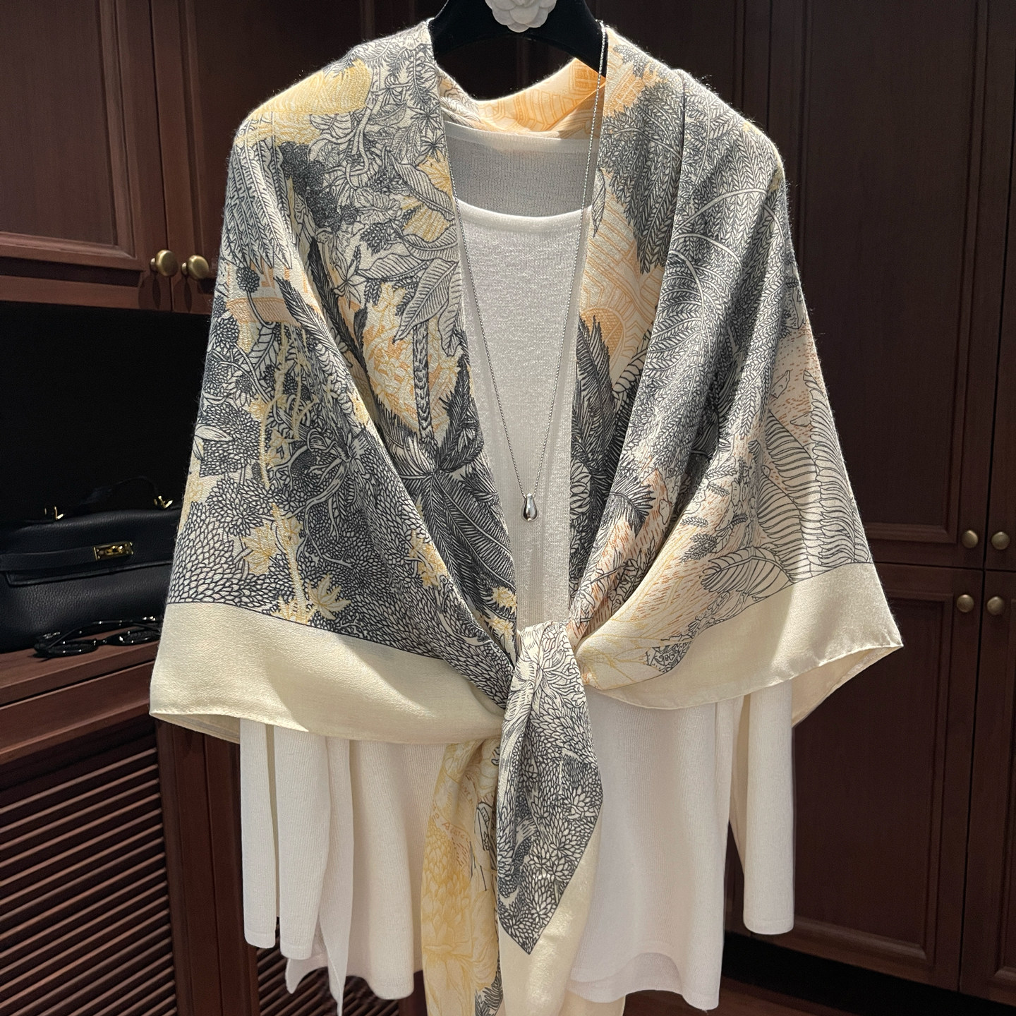 热带丛林130cm大方巾丝巾女百搭春夏洋气外搭披肩围巾高级感米色,服饰配件/皮带/帽子/围巾,围巾/丝巾/披肩,淘宝优惠券,粉丝福利购,淘宝优惠卷