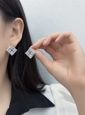 新款小众设计轻奢高级感水钻耳钉