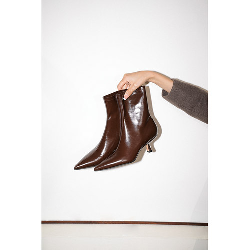 IORE极简气质尖头皱牛油皮短靴