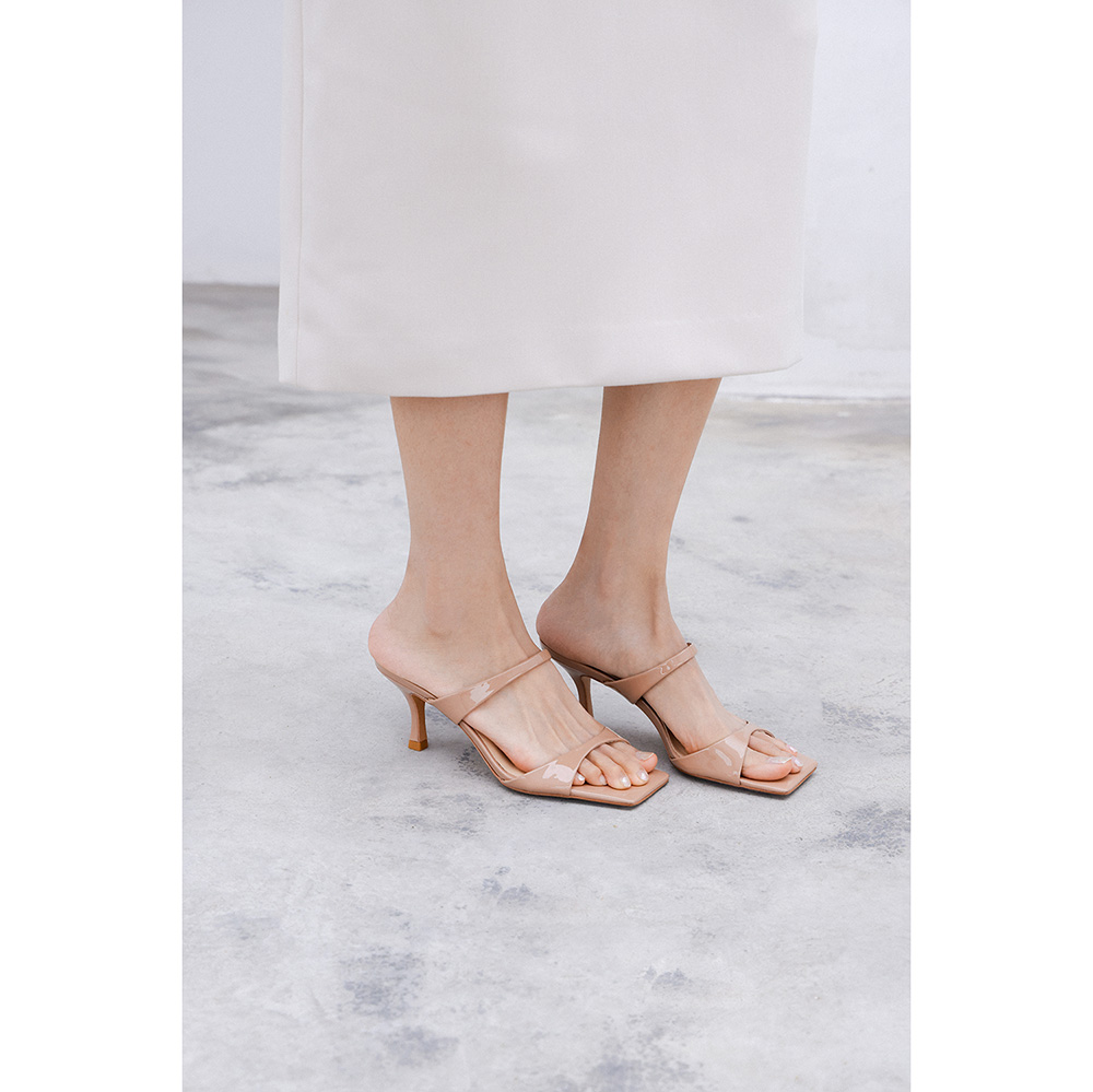 IORE经久耐看牛漆皮细高跟穆勒鞋