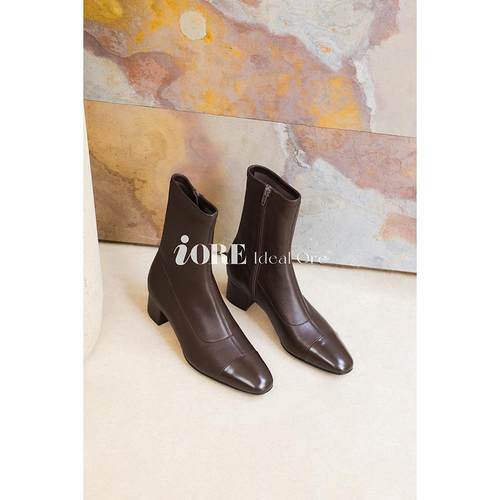 IORE优雅极简弹力羊皮粗跟短靴