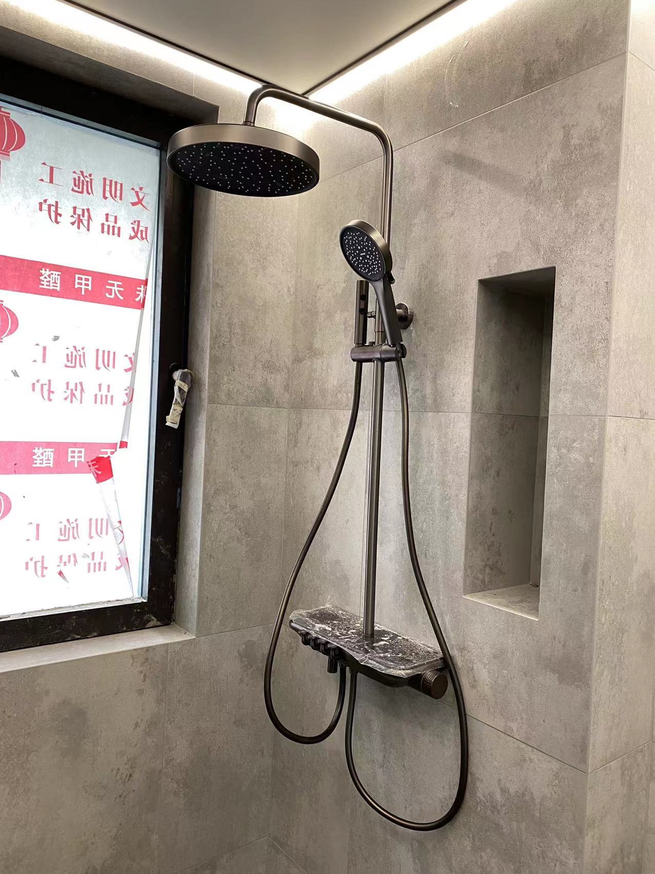 怡居绿太阳卫浴淋浴龙头恒温大花洒枪灰色钢琴键带灯光顶喷2012F