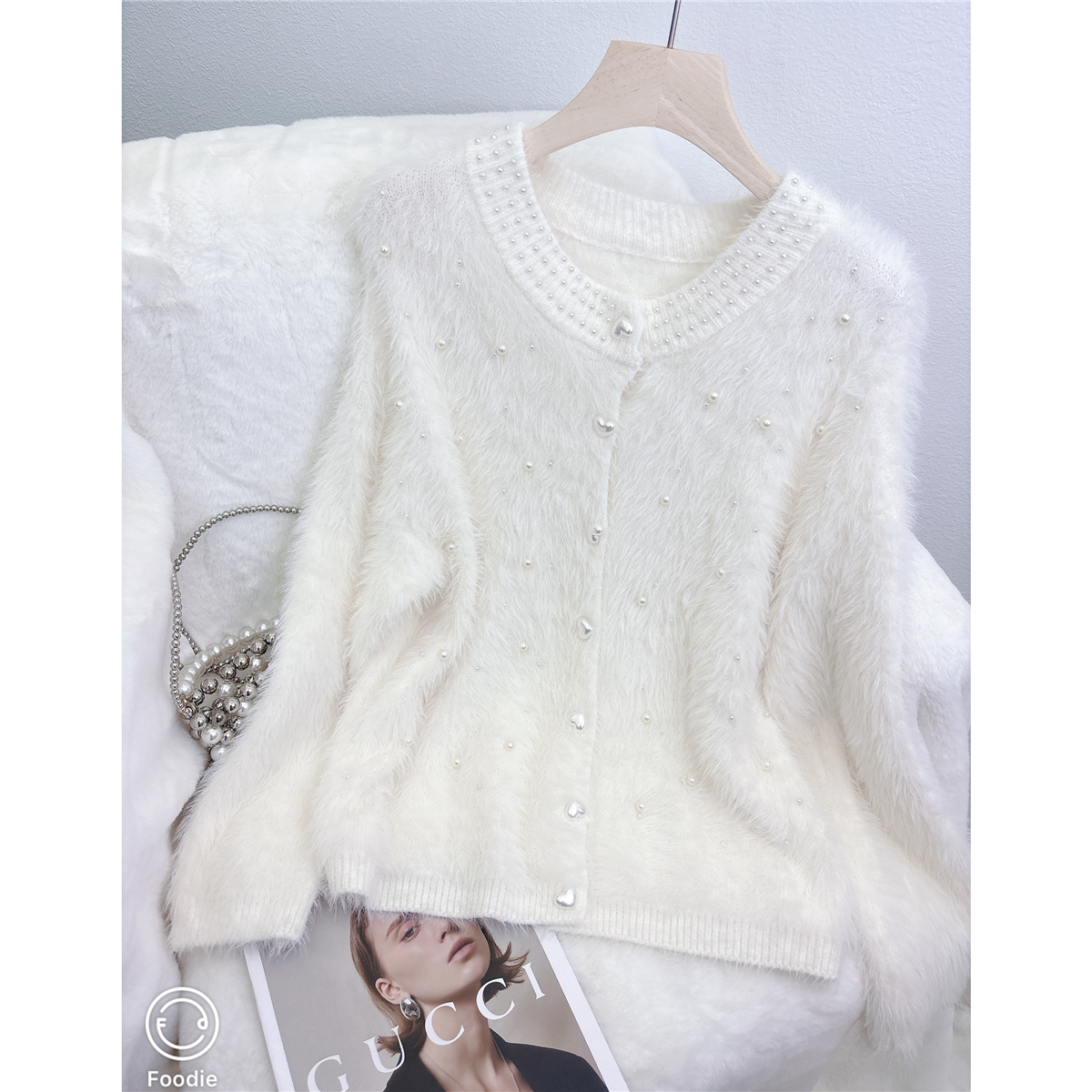 圆领慵懒风长毛针织钉珠毛衣开衫