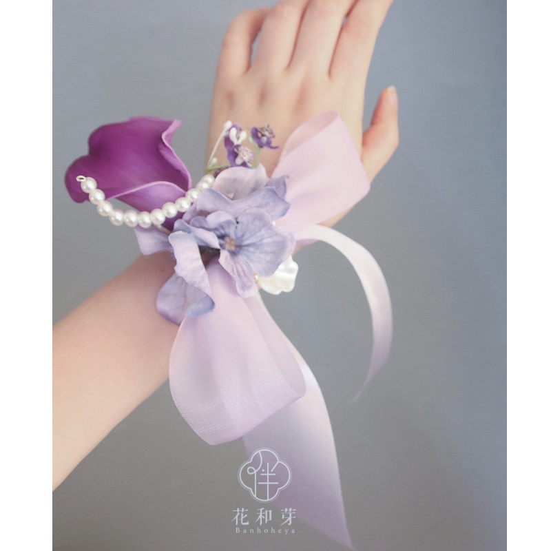 原创 仙气唯美浅紫蝴蝶结马蹄莲活动结婚胸花新伴娘姐妹团手腕花