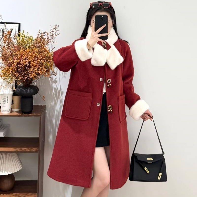 冬季保暖时尚红色毛呢外套女中长款大翻领围巾大衣加厚保暖高级感