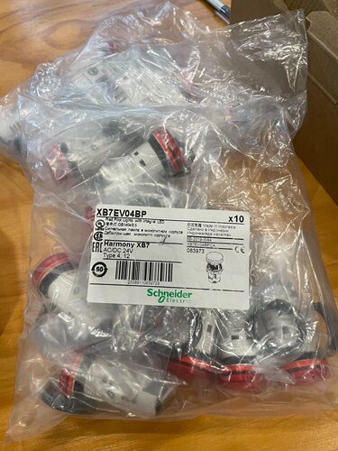 施耐德原装进口全新红色按钮XB7EV04BP