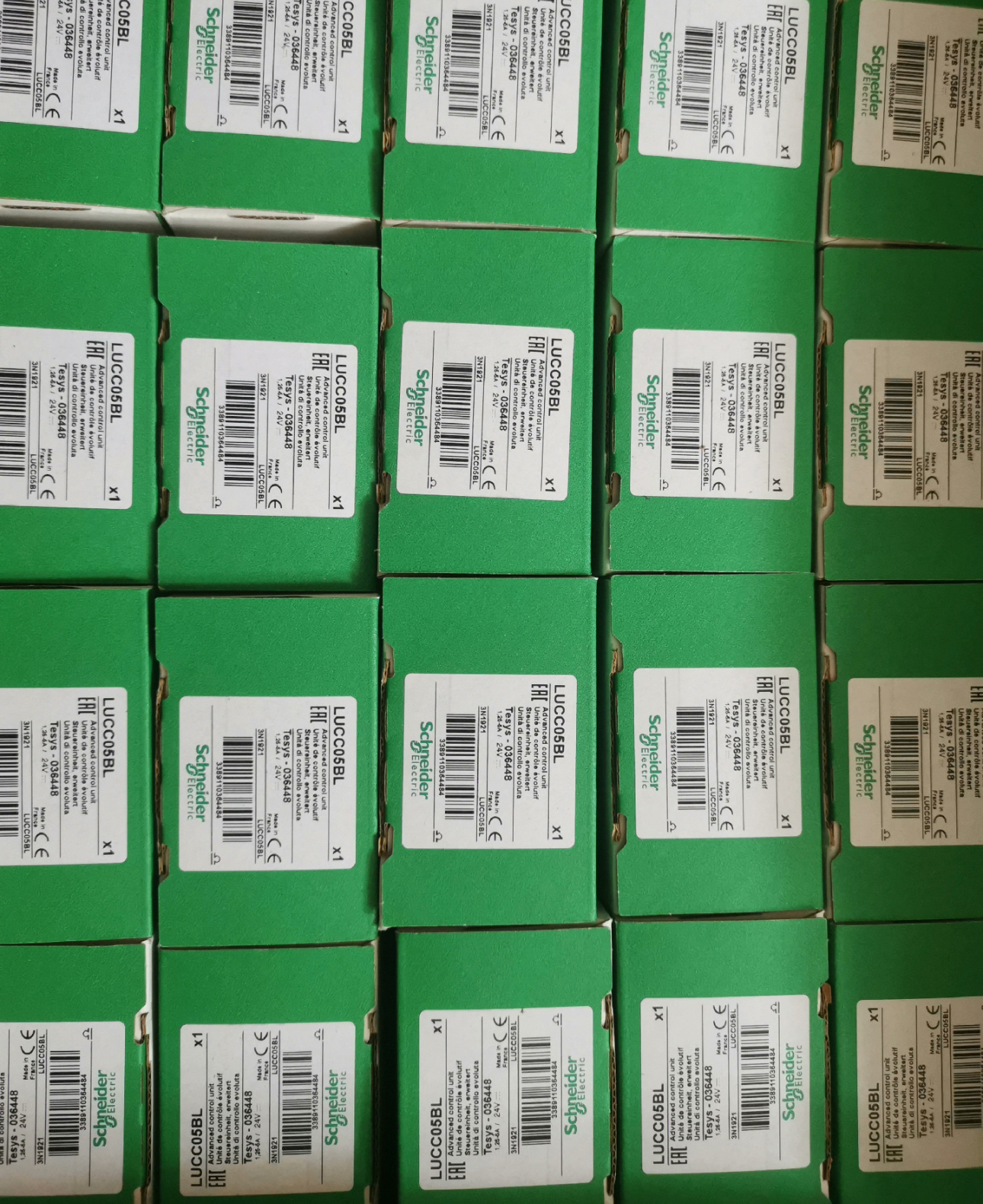施耐德控制单元   LUCC05BL，图片就是实物，全新原装未拆箱。