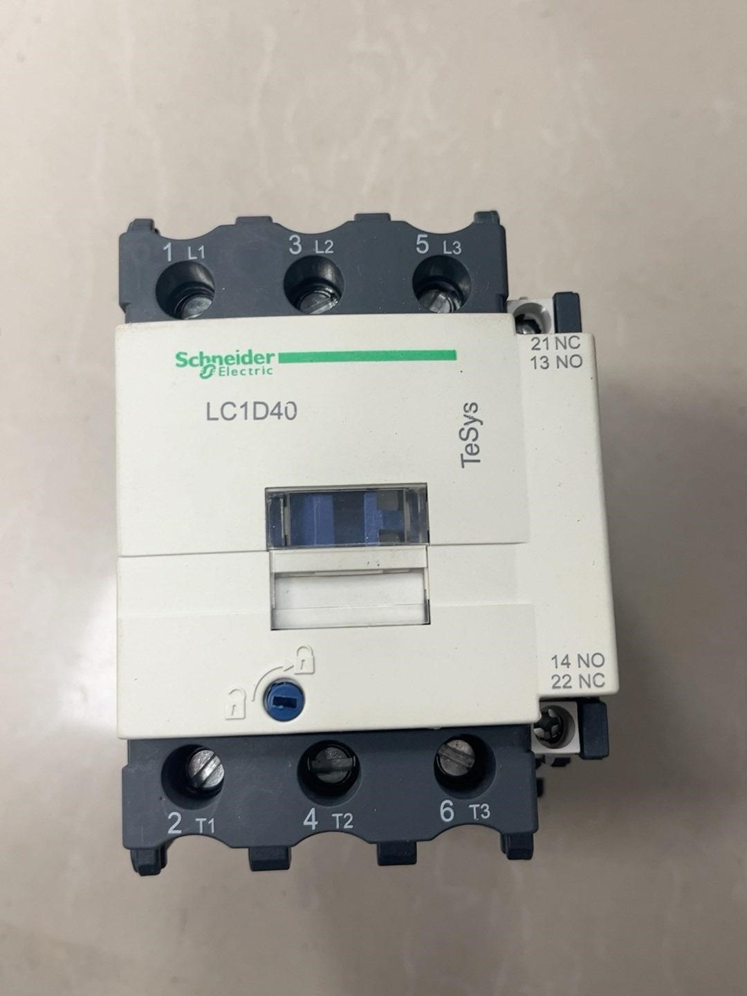 施耐德接触器LC1D40全新没包装690V