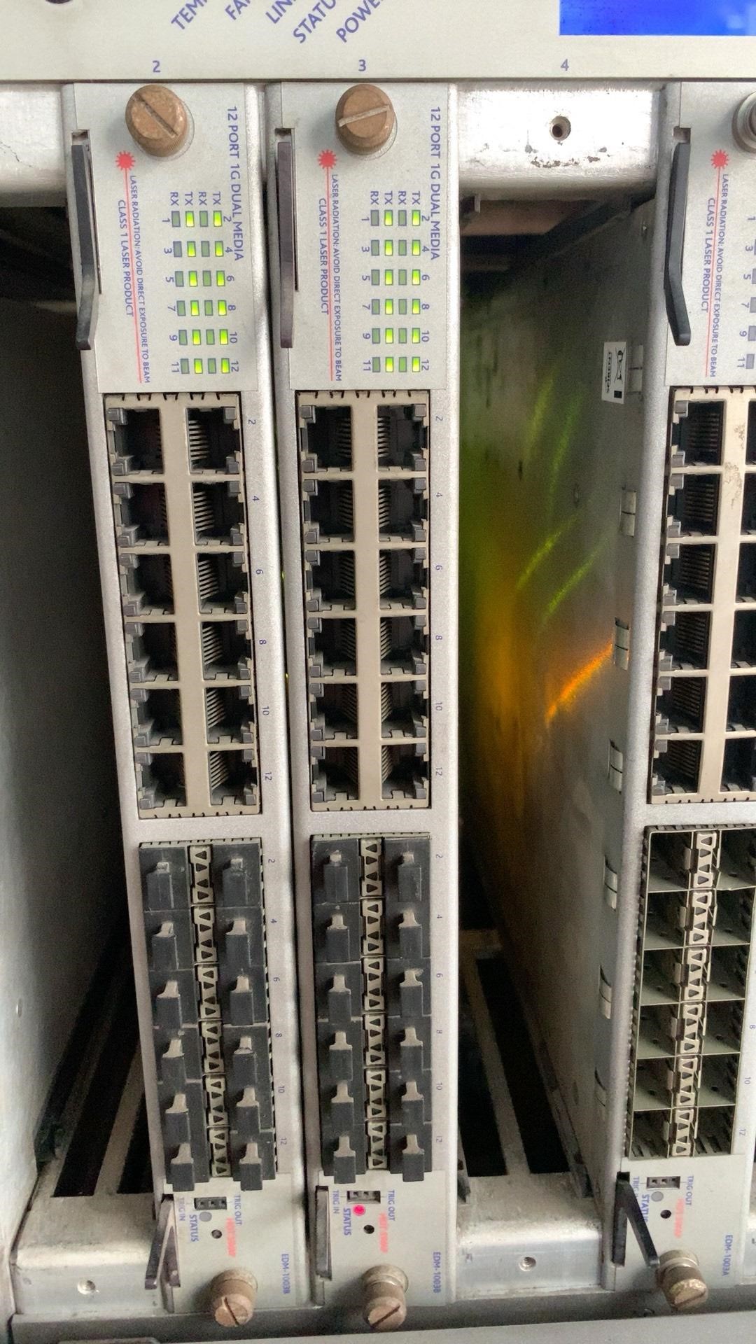 SPIRENT网络测试平台 SPT-9000A 型号如图，开