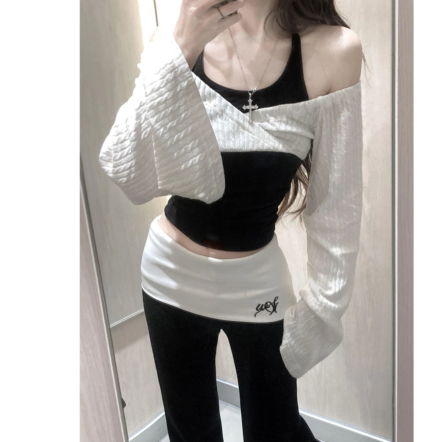 假两件针织上衣设计感小众女假两件吊带高级感+休闲修身裤子套装