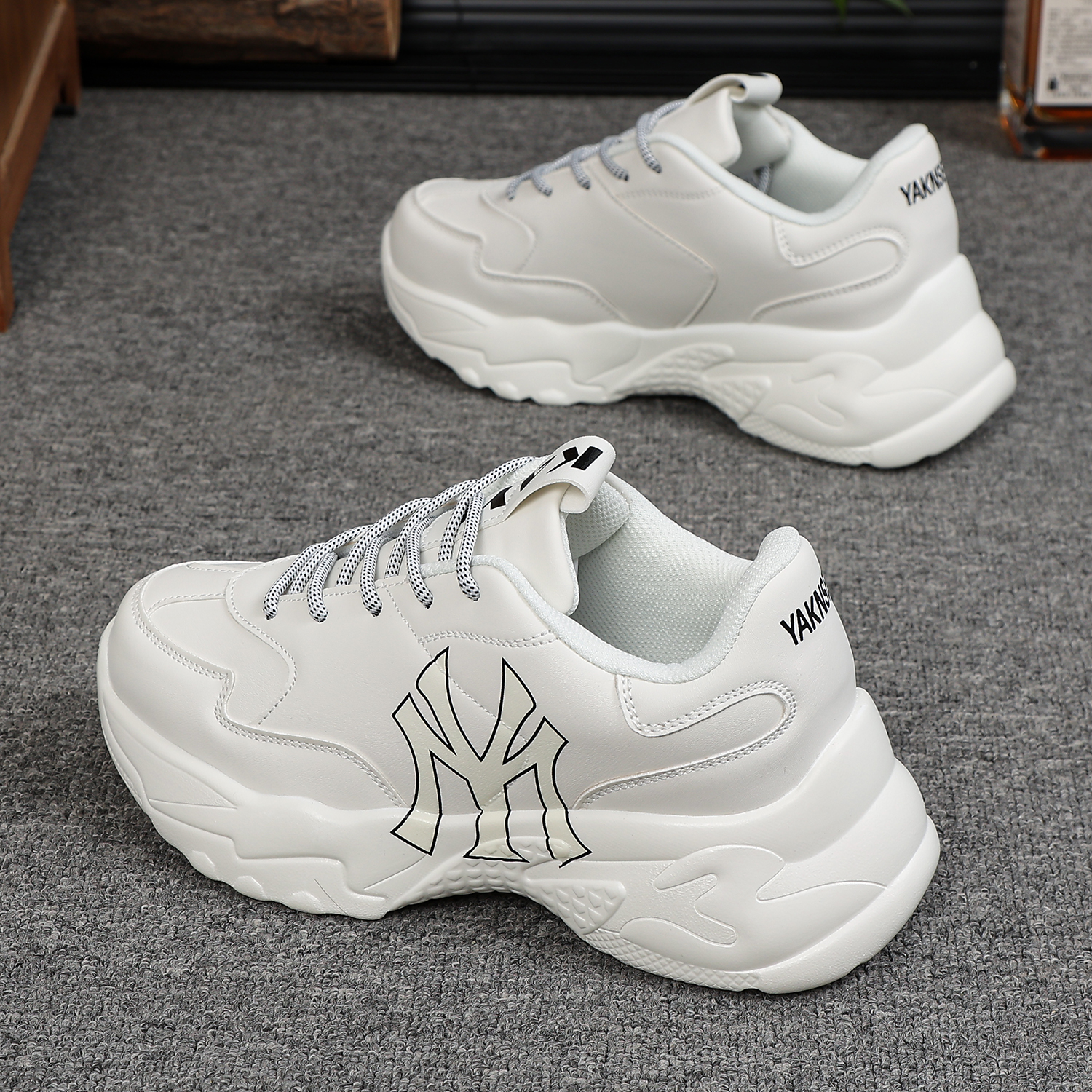 休闲运动2025秋季新款情侣款小白鞋潮流百搭轻便舒适透气休闲鞋板