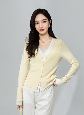 Eworld25春 假两件v领针织棉开衫女设计感短款独特别致上衣X65350