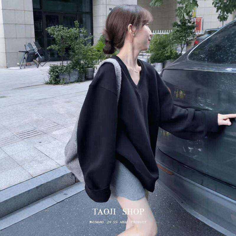 慵懒风黑色V领大版卫衣女2026春季款设计感宽松显瘦百搭套头上衣