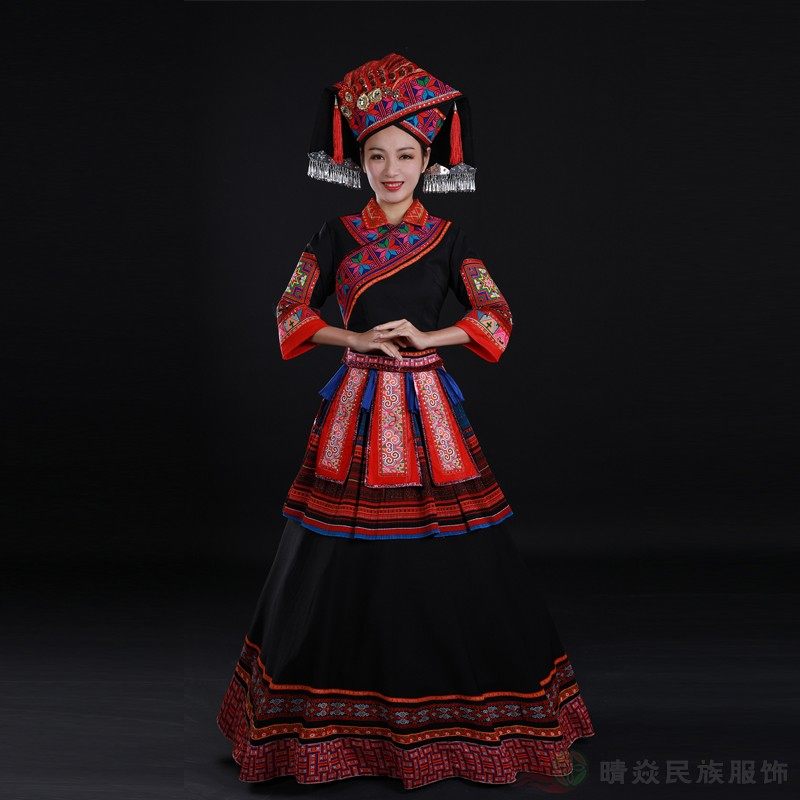 晴焱壮族黑色刺绣主持礼仪表演服图片
