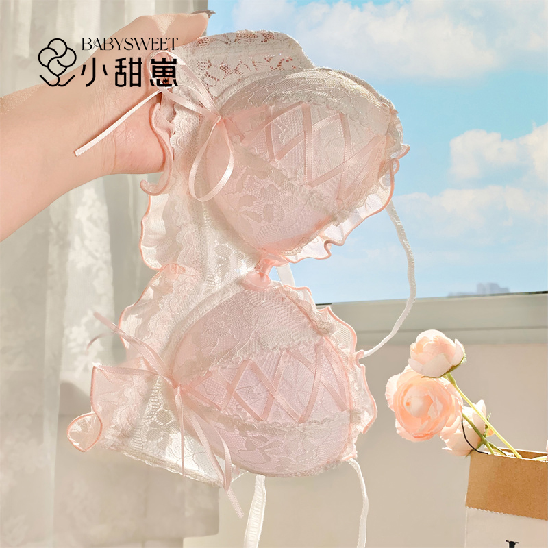 纯欲蕾丝少女系，聚拢显大圆圆胸