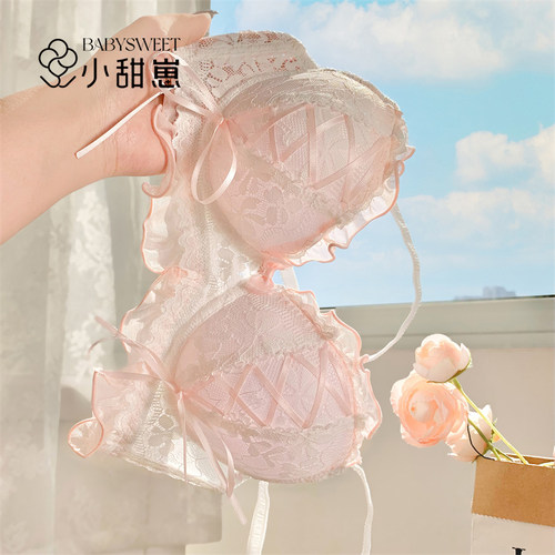纯欲蕾丝少女系，聚拢显大圆圆胸