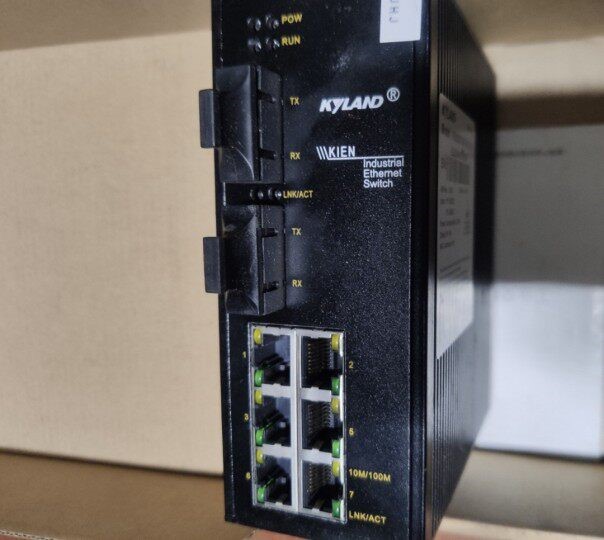 东土交换机KIEN2000B-2S6T-SC40-L3-L3 全新