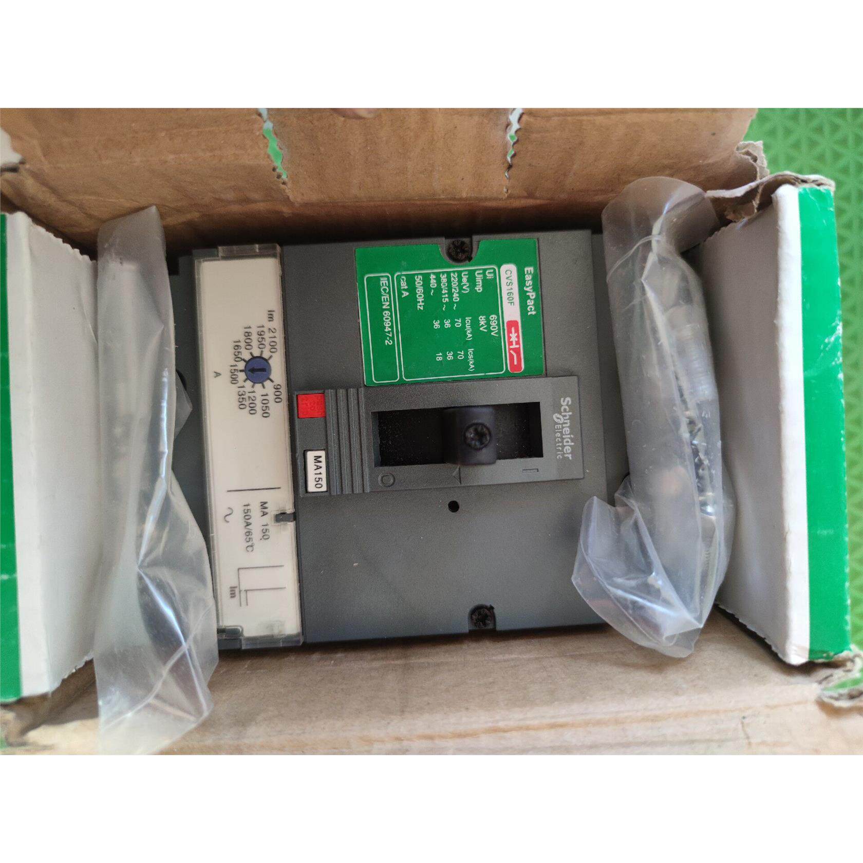 施耐德断路器LV516440  150a