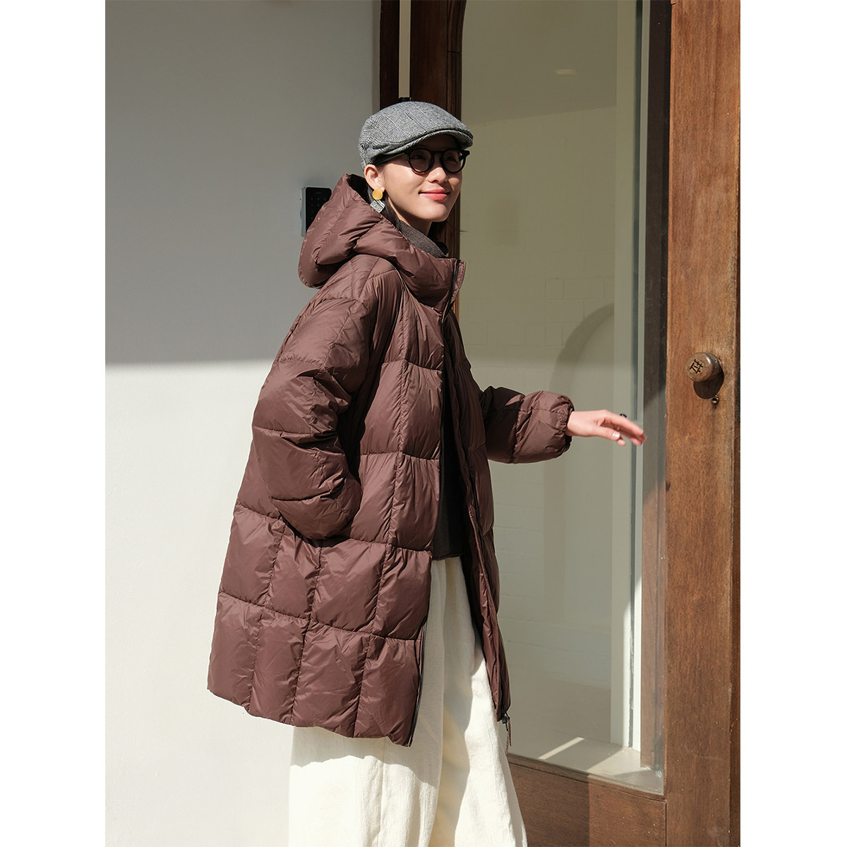 麻霖2025秋冬新品95白鸭绒轻量方形切格显瘦造型感带帽中长羽绒服