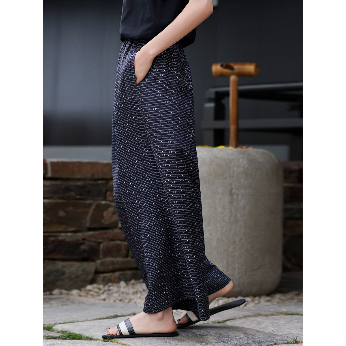 麻霖14.5mm桑蚕丝人丝垂顺丝滑几何数码印花松紧腰显高显瘦阔腿裤,女装/女士精品,休闲裤,淘宝优惠券,粉丝福利购,淘宝优惠卷