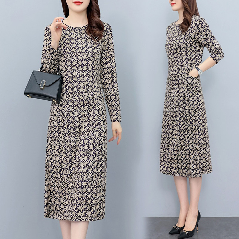 妈妈连衣裙女2026春秋装新款长袖气质洋气显瘦遮肚大码针织碎花裙