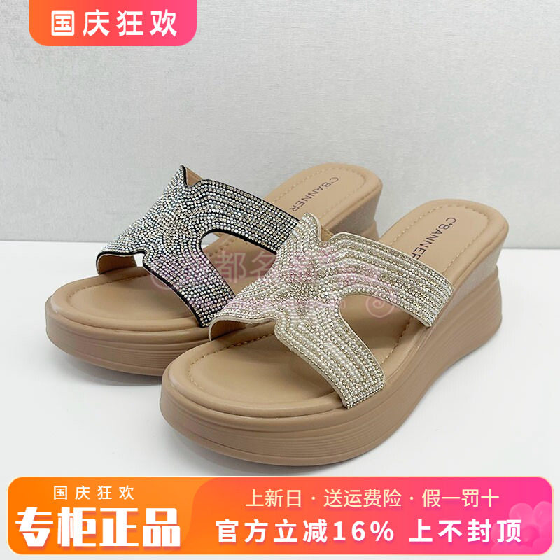 正品千百度女鞋2026夏季休闲舒适坡跟舒适个性女凉拖鞋A26365116