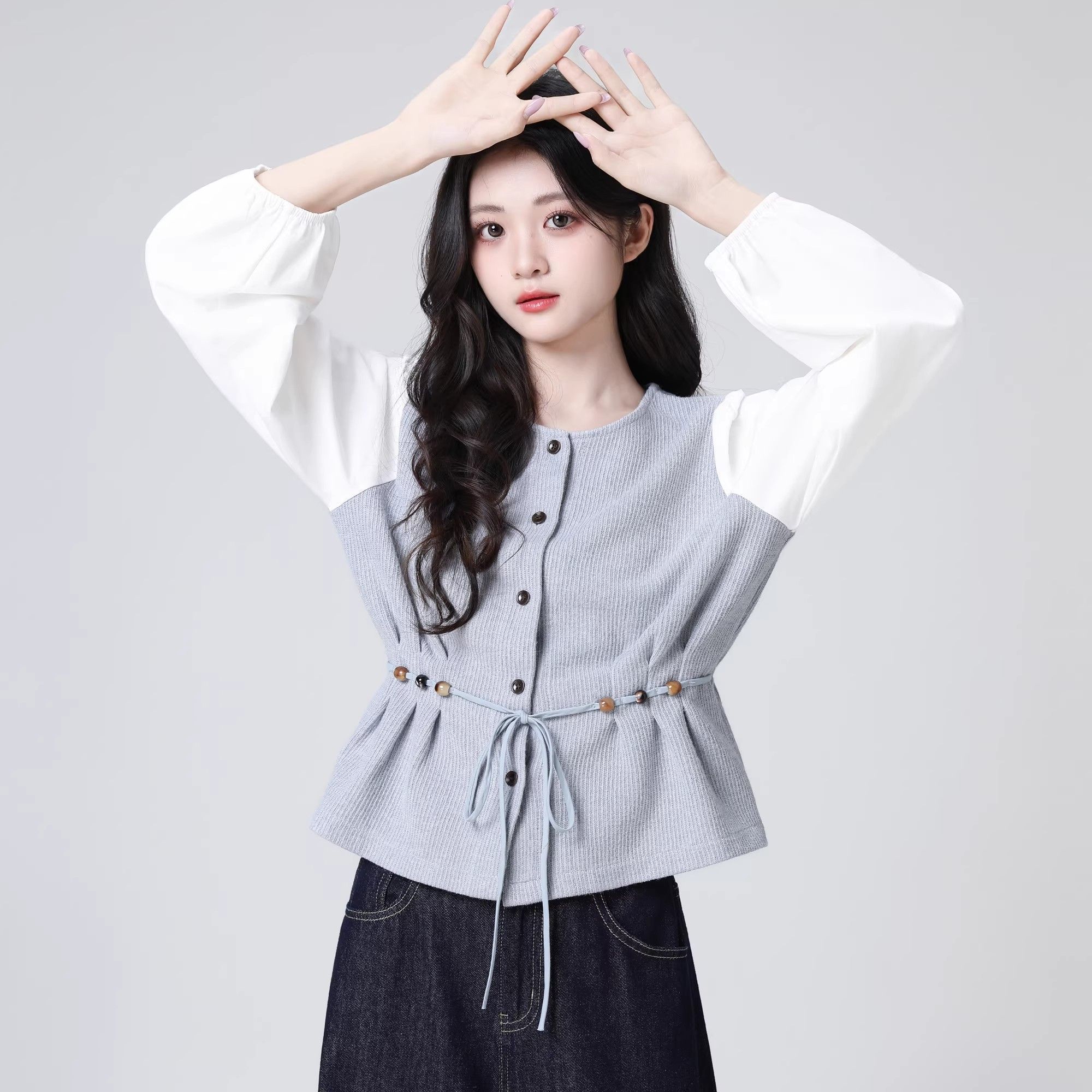 假两件长袖衬衫女春秋2026秋新款法式设计感圆领收腰衬衣短款上衣
