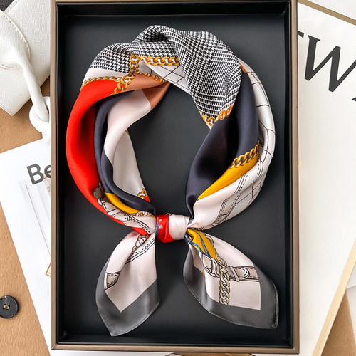 小方巾丝巾系脖纱巾职业穿搭