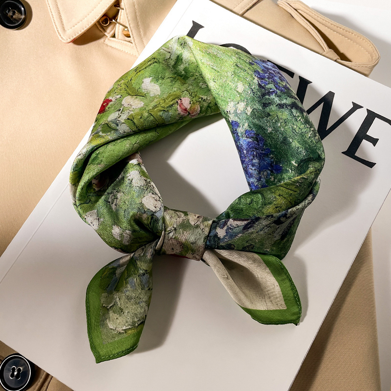 绿色小方巾丝巾搭配衬衫油画春秋