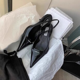 P家三角标小猫跟尖头凉鞋女2025春夏新款包头后空法式高跟鞋单鞋