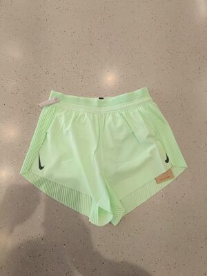 NIKE耐克 Dri-FIT ADV女子中腰跑步训练休闲透气短裤FN2329-376