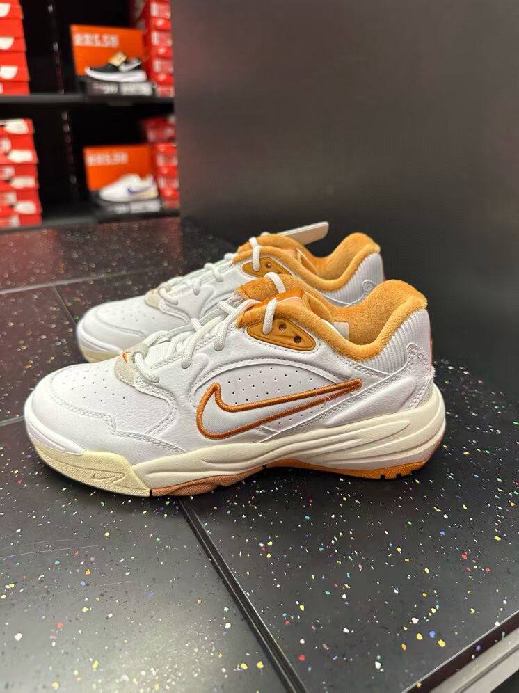 NIKE耐克秋冬女鞋 A.C.跑步鞋