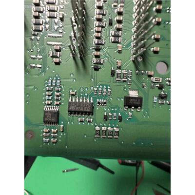 HCF4070  汽车电脑板贴片