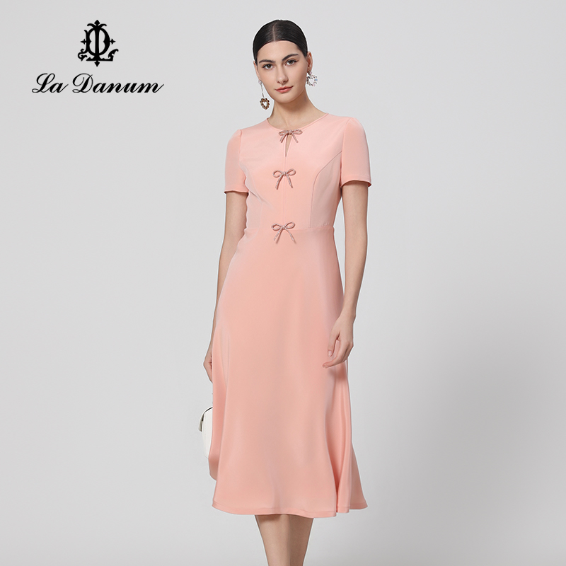 阿丹娜粉色桑蚕丝蝴蝶结连衣裙