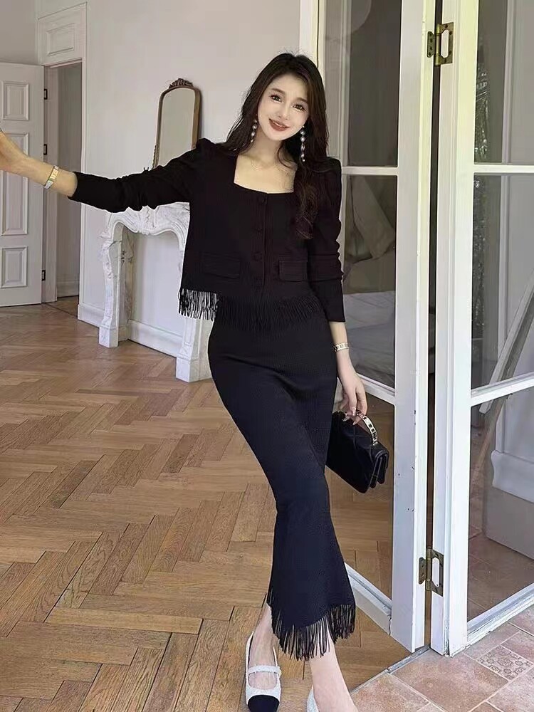 初秋新款长袖一字领带盖流苏上衣搭配中长半身裙显瘦两件套女装潮