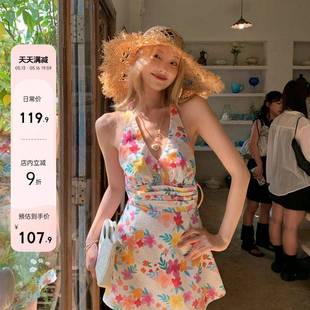 8uioio 海边碎花吊带裙 莫奈后花园 多巴胺挂脖连衣裙女夏2025新款