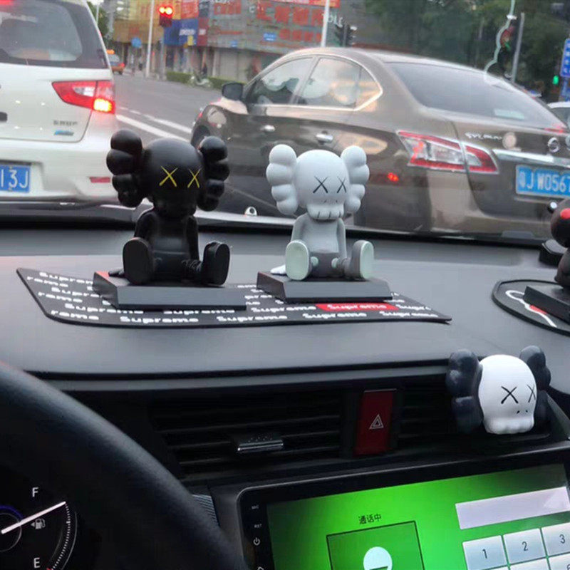 创意网红mand原型车饰摇头公仔