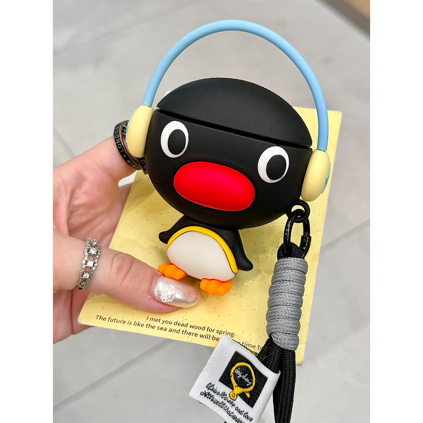 创意卡通可爱戴耳机pingu企鹅适用AirPods4代耳机壳苹果无线蓝牙AirPodsPro三代软1/2代硅胶3代防摔Pro2代女