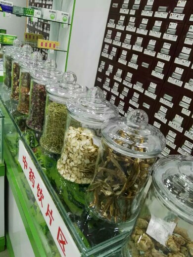密封瓶展示大小号花茶干果杂粮