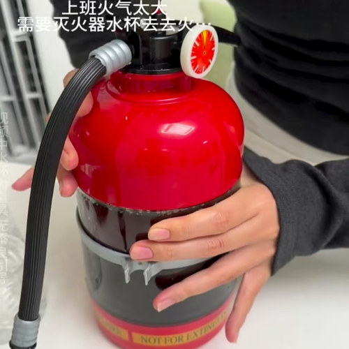 灭火器创意啤酒酒具手压式饮料瓶酒炮水杯扎啤饮料酒器迷你饮水机