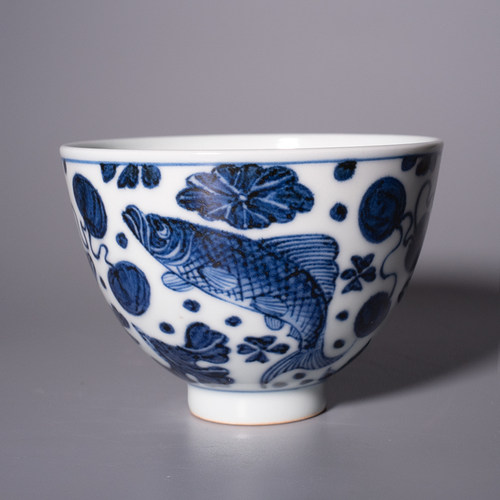 溪兰仰元手绘仿元青花鱼藻鸡心杯