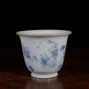 龙圣华苑 谷雨山房尹曰手绘青花二十童子茉莉杯 赤子之心白酒杯