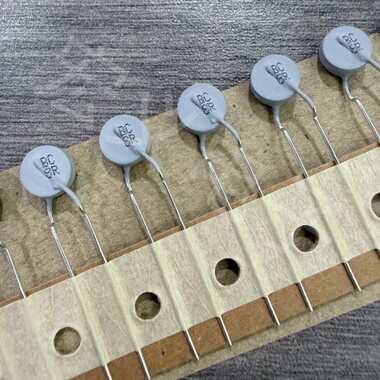 PTC自恢复保险丝最大电压145V 最大保持电流270mA PTCCL09H271FTE