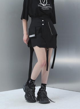 harsh and cruel/桀骜不驯多裁片设计机能不规则层次感高腰短裙