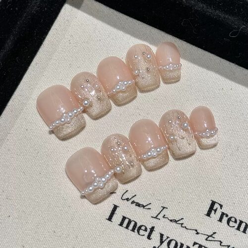 Elegant Short Square Nude Pearl Gold Cat Eye Fake Nails