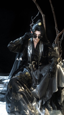 月烈奇麟古风演出服国风