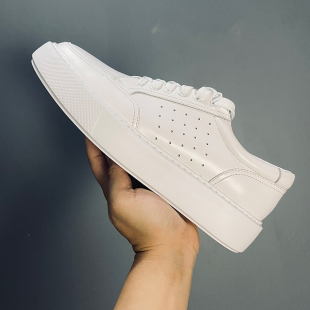 男子 透气孔休闲牛皮街头精致白色板鞋 JINIWU吾倪季 2025厚底小白鞋